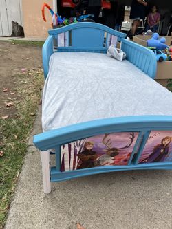 Toddler frozen Bed