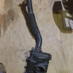 2000 Honda Civic Air Intake Filter Box and Resonator 