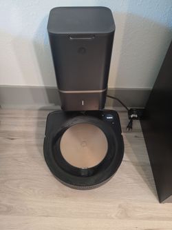 iRobot Roomba Robot Vacuum with Self-Empty Base
