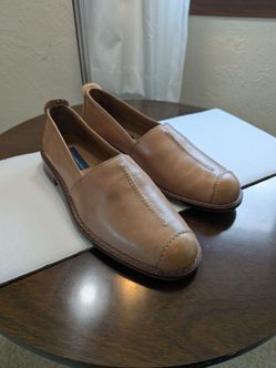 Giorgio Brutini  Beige / Tan  Leather Loafers Mens 
Size 11 1/2  D 
Slip On Casual Shoes
Almost New condition
