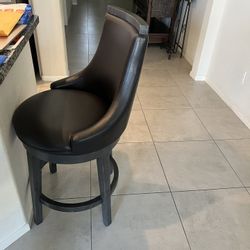 Dining Table And 7chairs 
