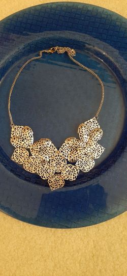 Delicate Silver tone Leaf Necklace.