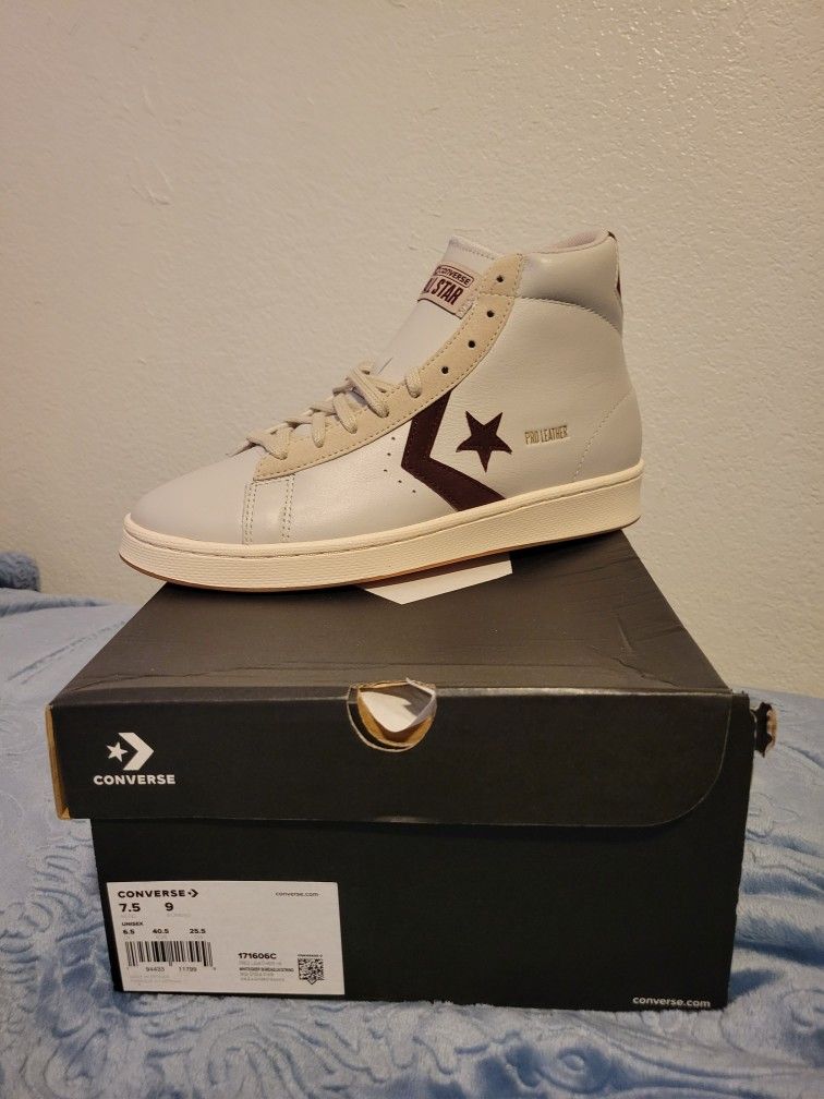 Converse All STAR Pro leather HI - Size 7.5 Mens (DS)