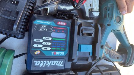 Makita DC40RA XGT 40V Max Battery Charger