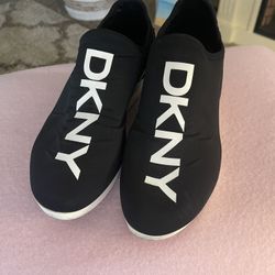 DKNY TENNIS SHOES