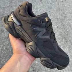 New Balance 9060 Triple Black Size 6Y / 7.5W