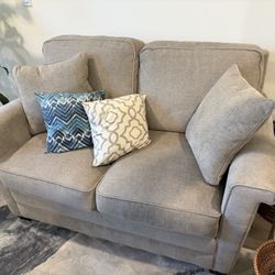 Bexley Loveseat (La-Z Boy)– Great Condition