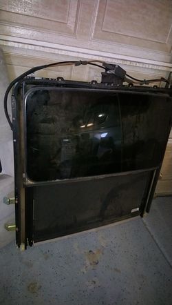 Sunroof assembly 2006 Sonata