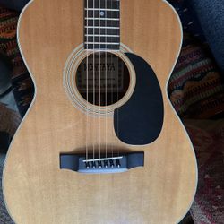 Montaya F15 Guitar