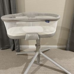 Halo BassiNest Swivel sleeper 3.0, Baby Bassinet, 5 Months Old  