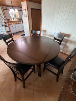 Kitchen table with 5 chairs