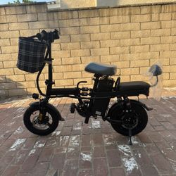 Folding electric bicycle
