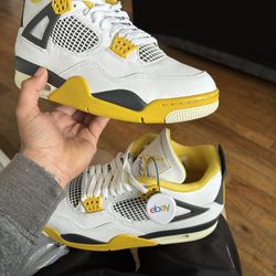 Jordan 4 yellow sulfur 9.5 M 