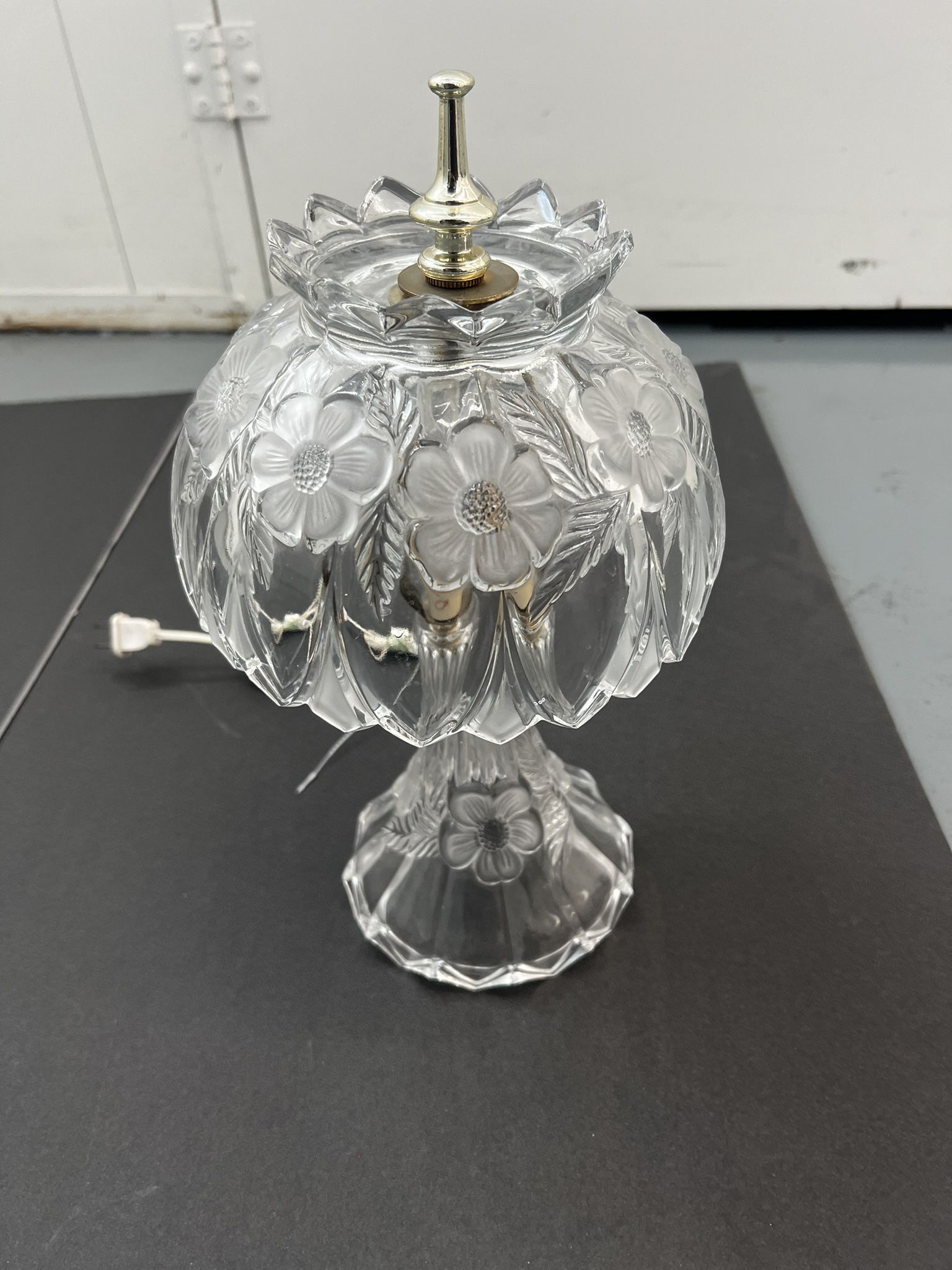 Vintage 50s Flower Crystal Raised Lamp