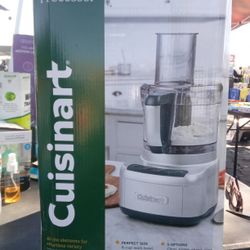 Cuisinart Elemental 8 Cup Food Processor ( New)