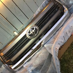 Toyota Tundra Grille 2014-2017 OEM 