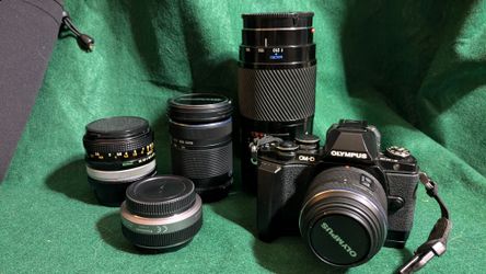 Olympus OM-D E-M10 Mark II + 5 Lenses