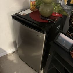 Mini Fridge 