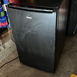 Galanz 3.5 Cu ft Single Door Compact Refrigerator, Black,