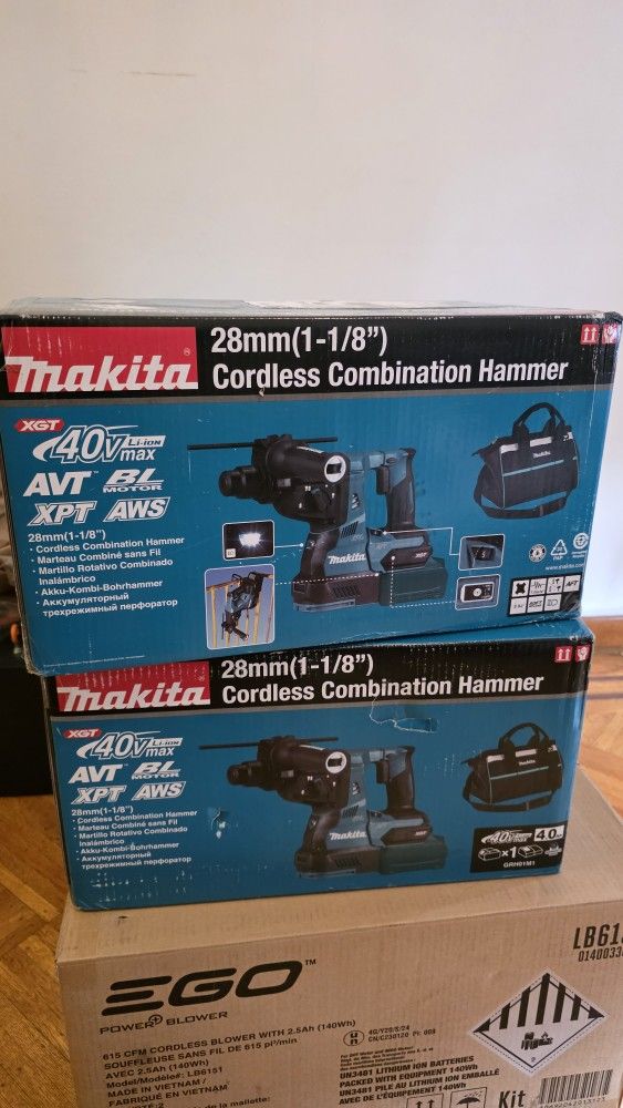 Makita GRH01M1 40V max XGT Brushless Lithium-Ion 1-1/8 in. AVT Rotary Hammer Kit