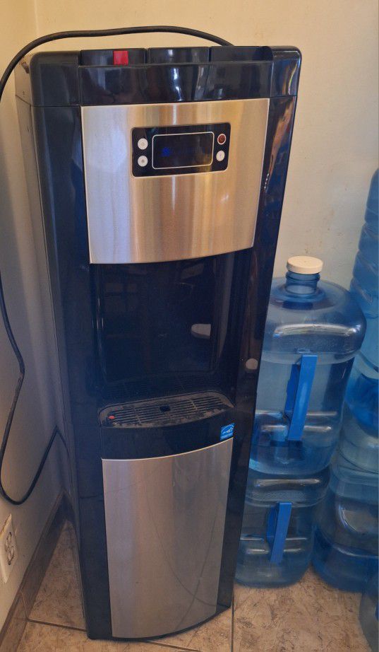 Free Water Dispenser