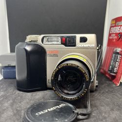 Olympus CAMEDIA C-2040 Zoom 2.1MP Silver Retro Compact Digital Camera