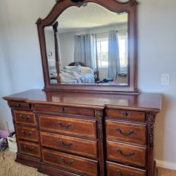 Dresser With Mirror