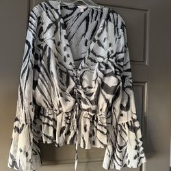 Guess Blouse with bell sleeves 