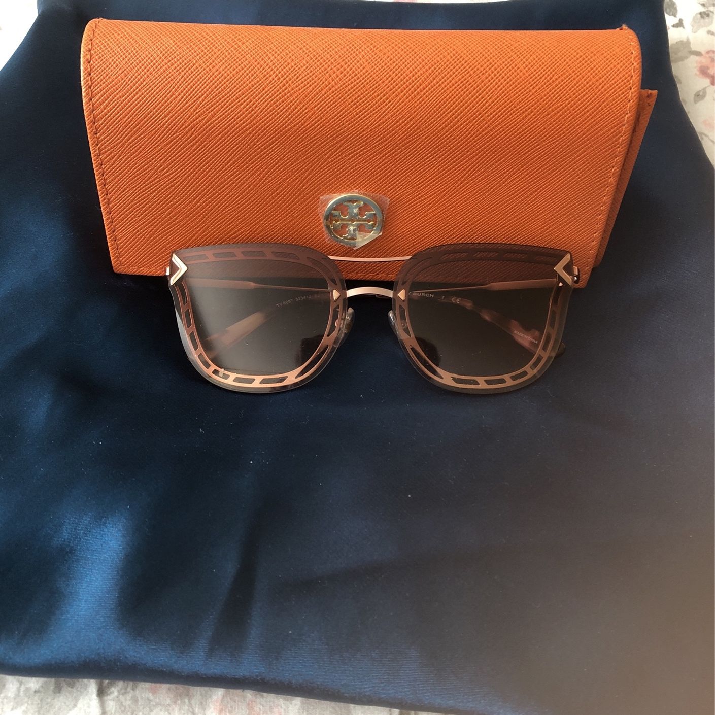 Sunglasses Tory Burch