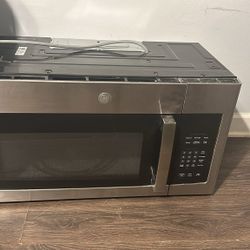 Microwave In Good Condition (GE) Brand