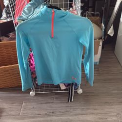 Under Armor Long Sleeve Shirt Used In Great Condition