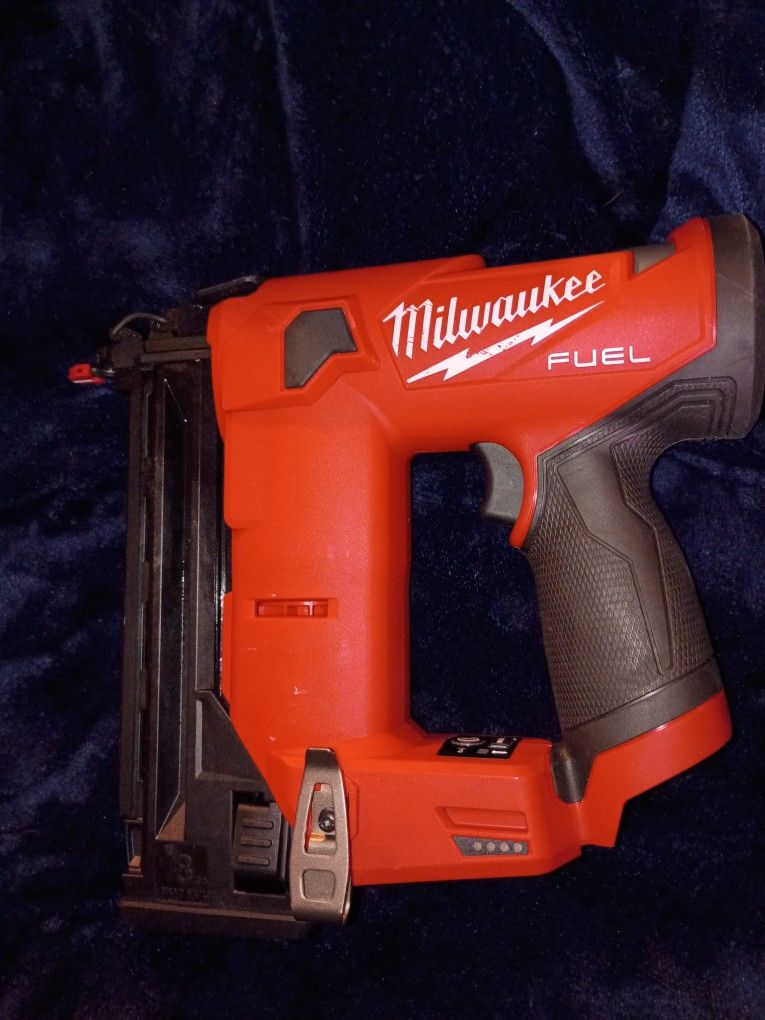 Milwaukee M12 Fuel Brad Nailer W/Battery And Charger