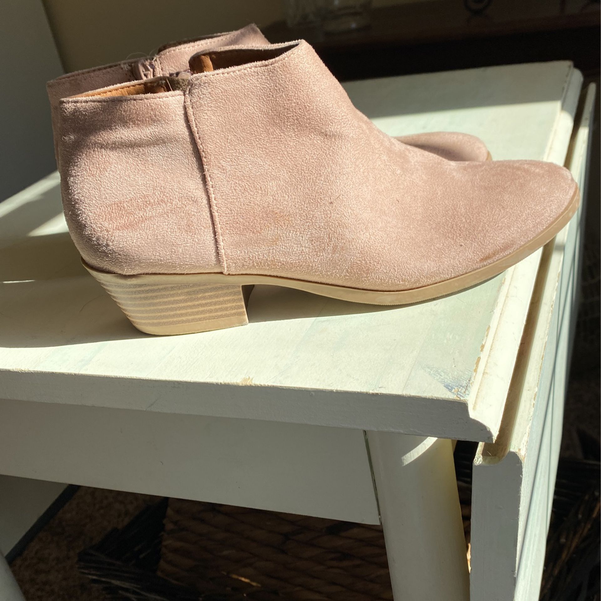 Pink Ankle Boots With Zip Up On The Side
