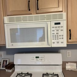 GE Spacemaker Over Range Microwave & Extractor  