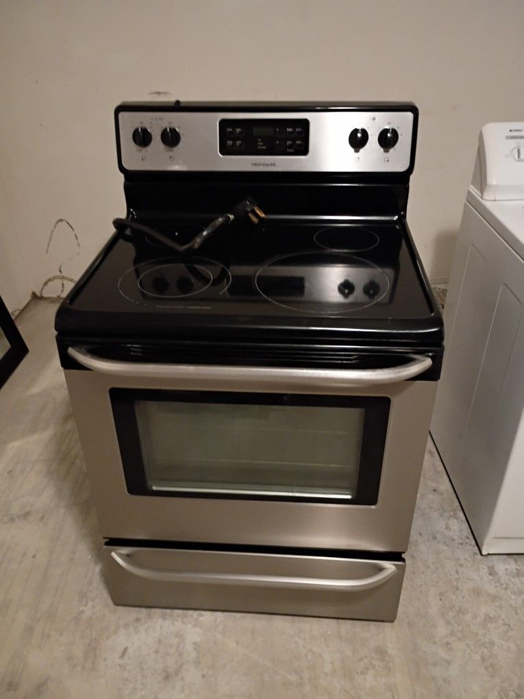Stove And Washer And dryer