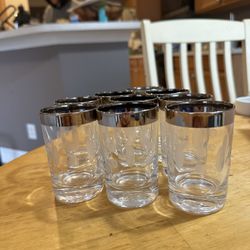 “Dorothy Thorpe Platinum Roly Poly Cordial / Whiskey Glasses (4 oz)”