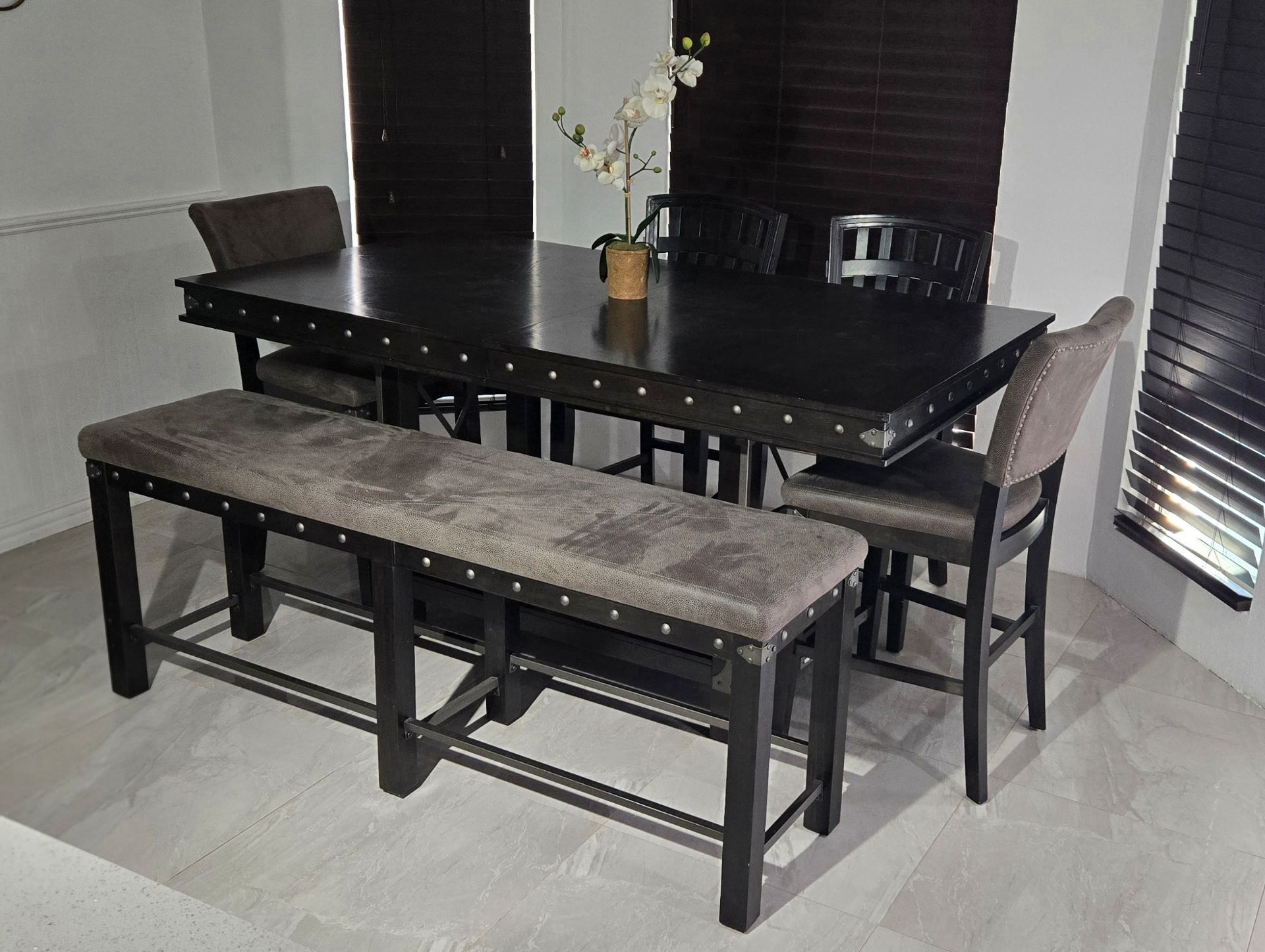 Dining table set