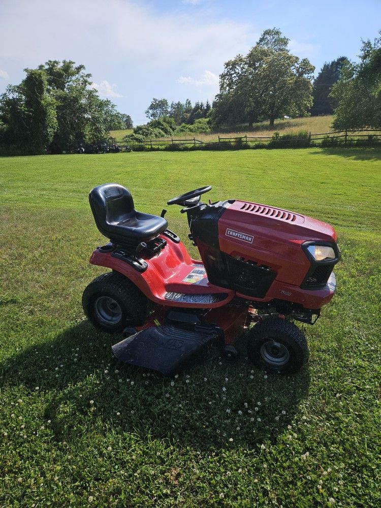 Craftsman Hydrostatic Lawn Tractor