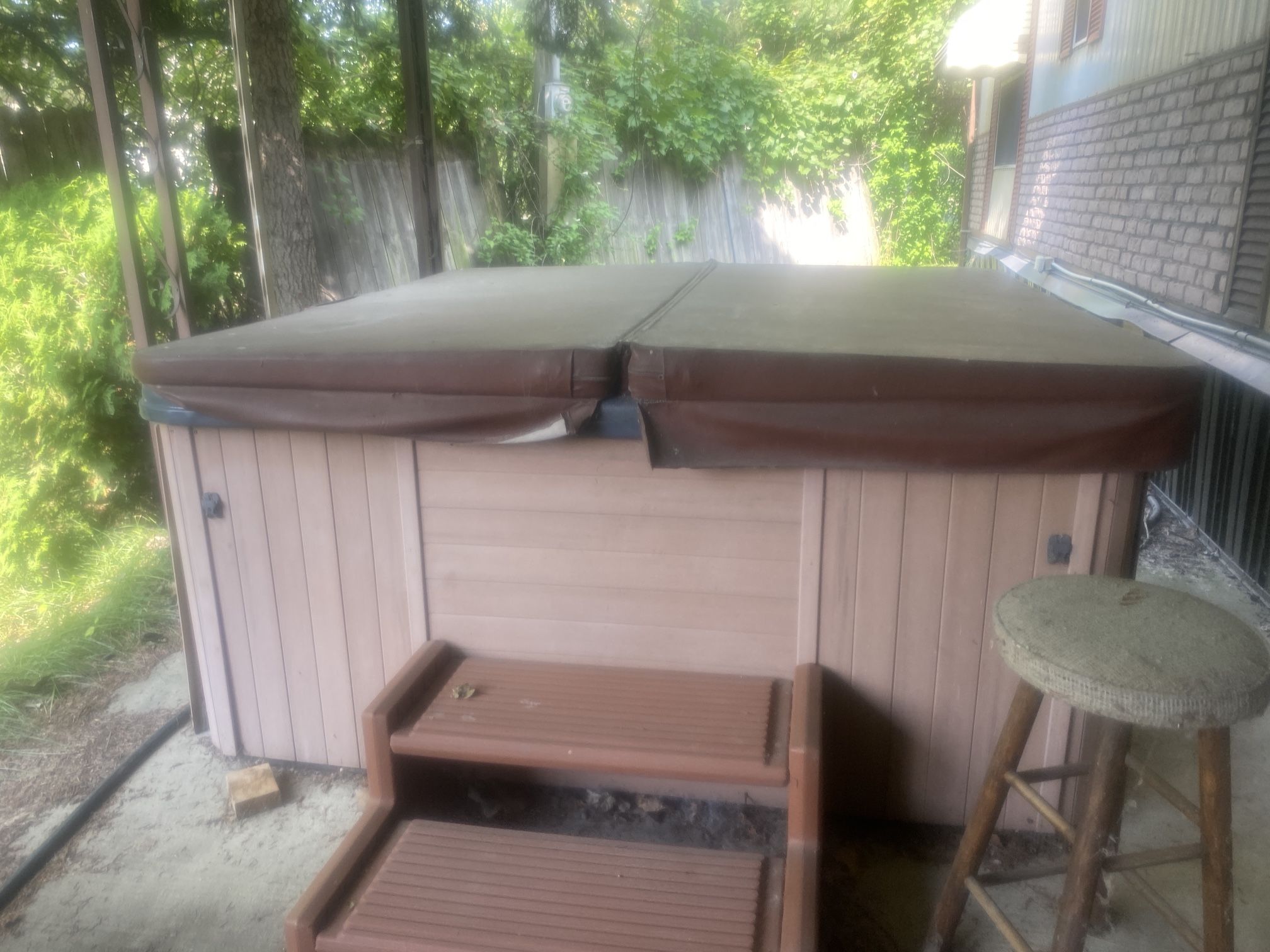 OUTDOOR HOT TUB 