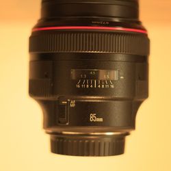 Canon EF 85mm F/1.2L II USM