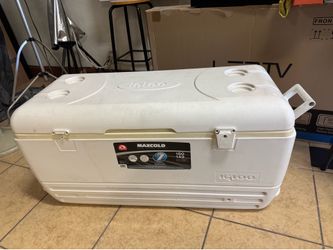 Igloo cooler 142 liter capacity