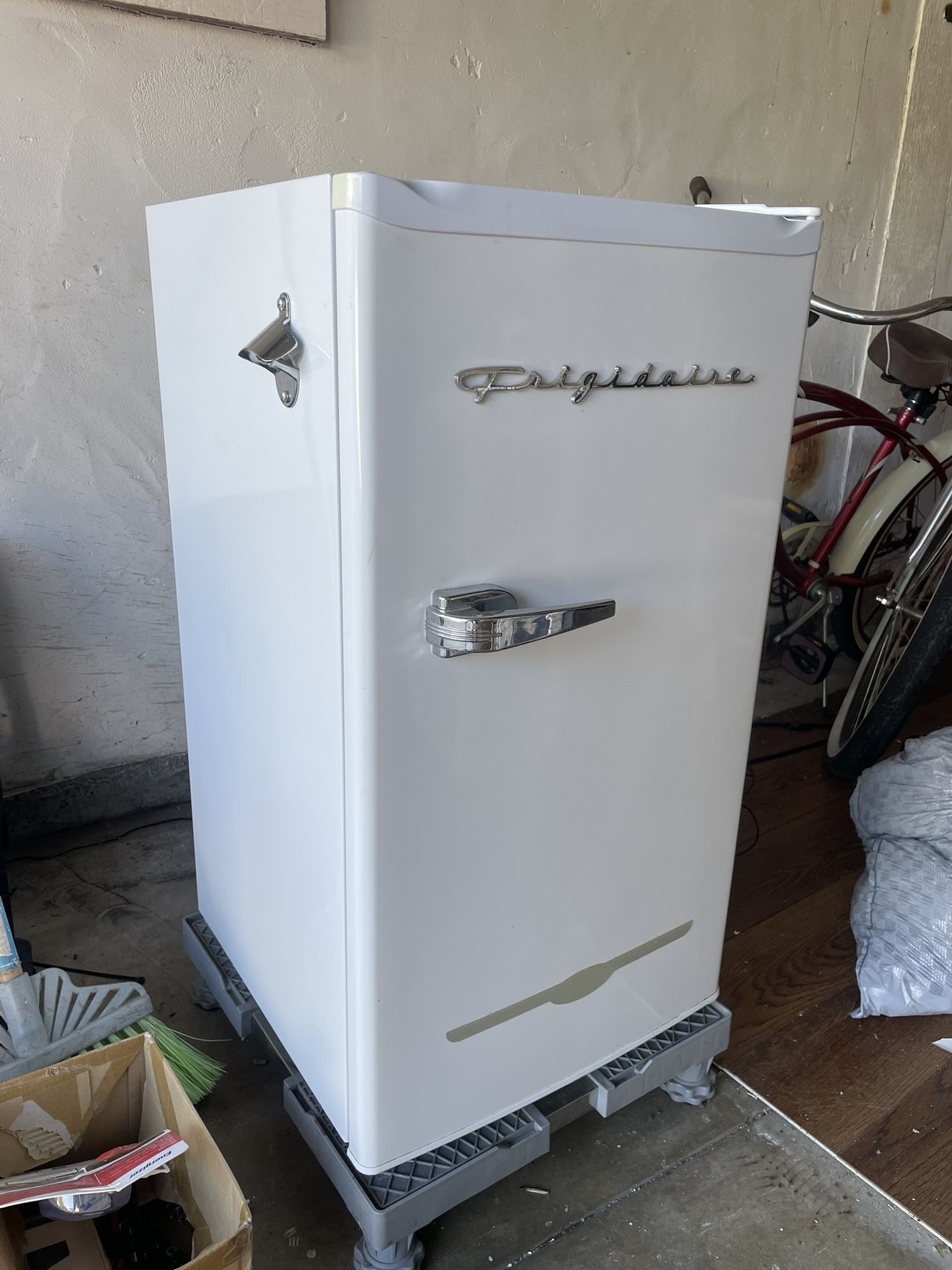 Frigidaire Retro Mini Fridge