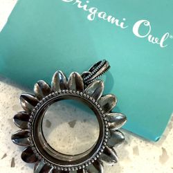 AUTHENTIC Origami Owl Sunflower Locket Silver Hinged RARE! New Jewelry Necklace
