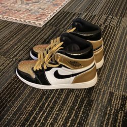 Jordan 1 Gold toes 