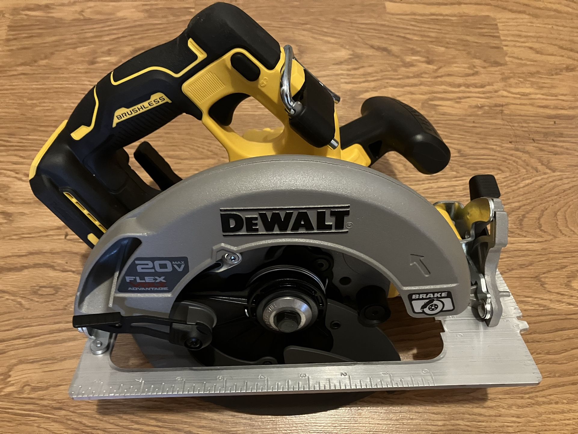 New DeWalt Flexvolt Advantage 20V Max Circular Saw 7 1/4” Cordless