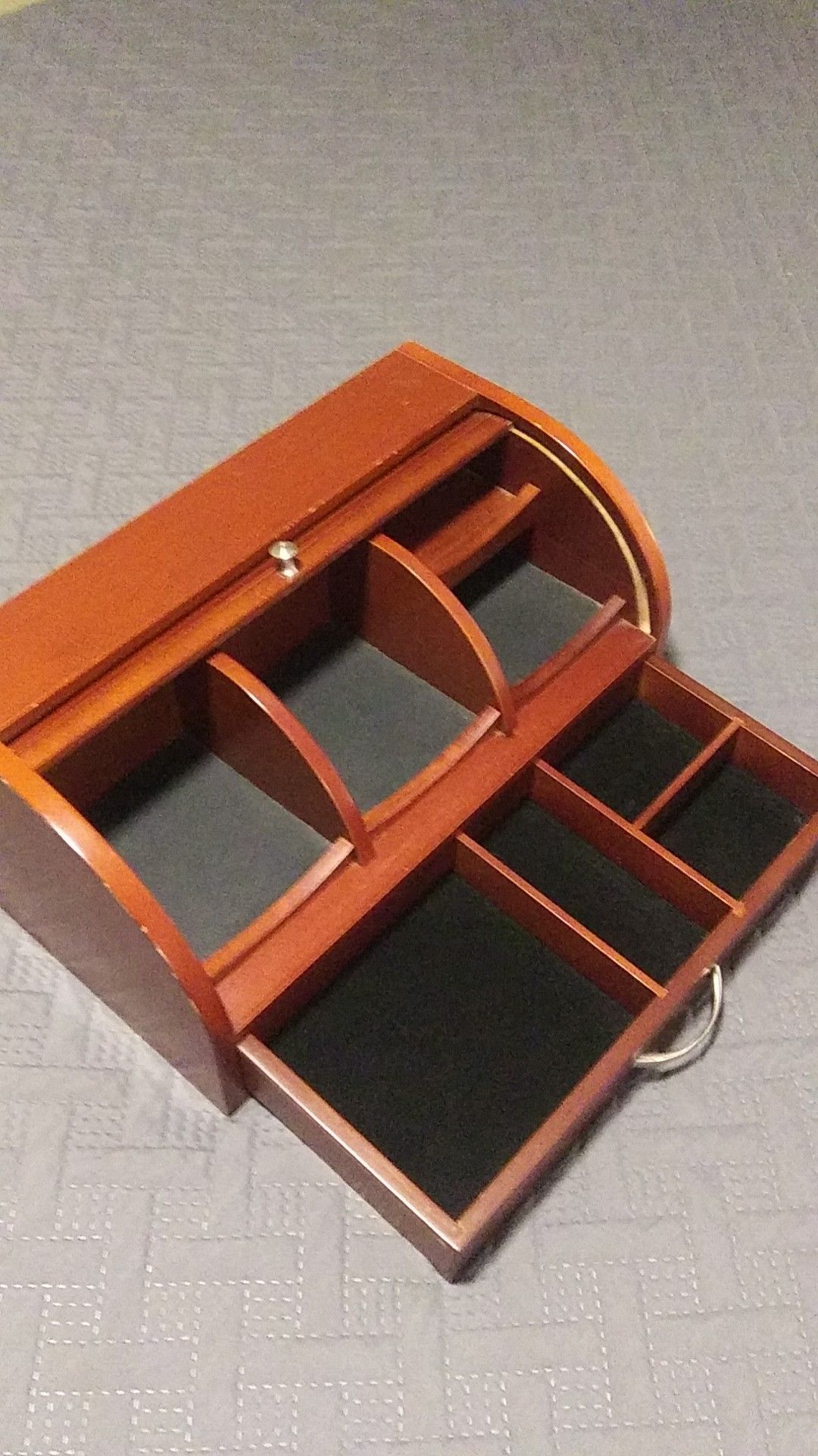 Roll-top jewelry box