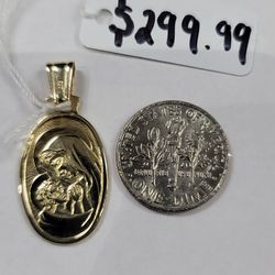 14k gold charm 2.5 grams