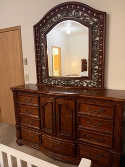 King bedroom set 4 piece