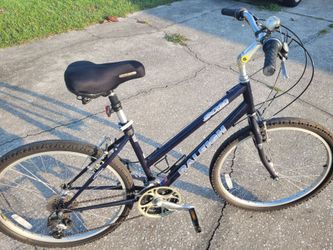 Raleigh SC30 21 Speed Bike Bicycle with 26" Tires 17" Frame bought and not used all tuned up - $60 FIRM