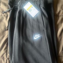 NIKE WomanSweatPantsNEW$30